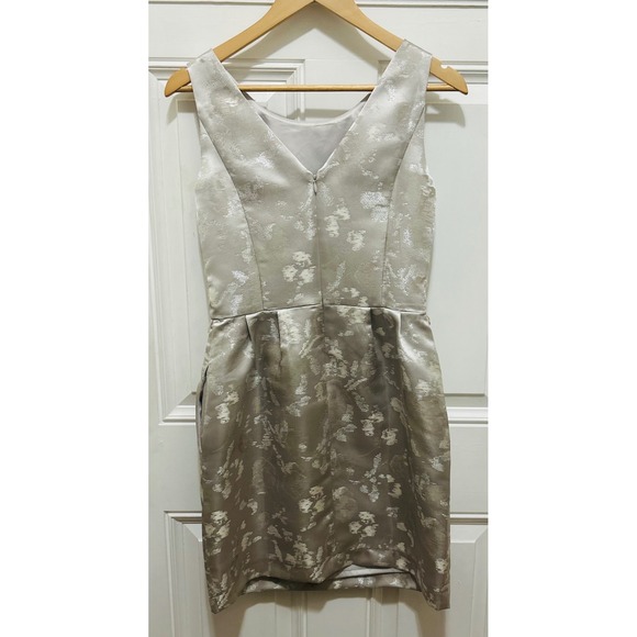 White‎ House Black Market Brocade Sleeveless Dress Silver Metallic Floral Size 4 - Picture 6 of 8